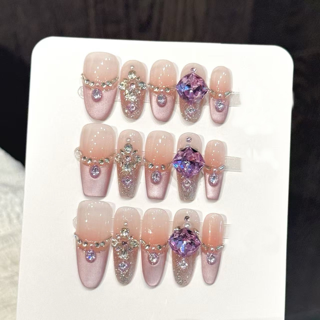 Nail Art Emerald - 10 szt. Ręcznie Prasowane Paznokcie w