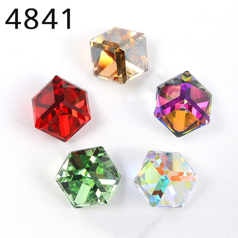 Nail Art Emerald - (1 sztuka) 4841 Cube Fancy Stone